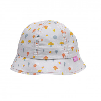 Детска лятна шапка с гъбки в бяло