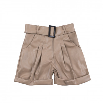 Къси панталони от екокожа в бежово