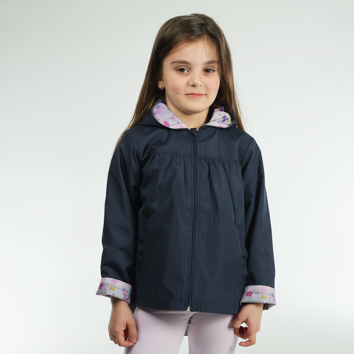 Тънко шушляково яке в тъмносиньо с цветен хастар